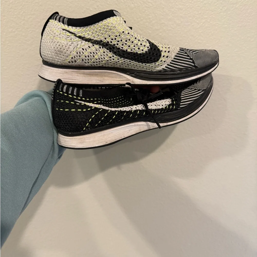 Nike Black and Yellow Athletic Shoes 8